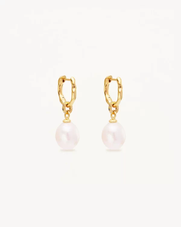 Gold Stillness Pearl Hoops